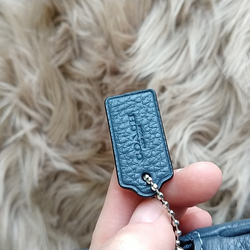 ๐ COACH Mini Bag Wristlet - Picture 3 of 12
